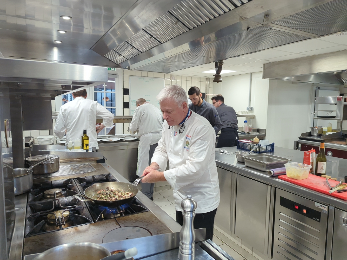 Le chef étoilé et MOF Christian Têtedoie au restaurant du CIRAD